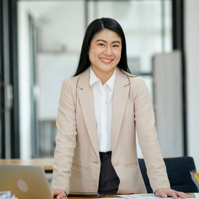 Khách hàng nữ chia sẻ đánh giá tích cực sau liệu trình điều trị đau cổ vai gáy